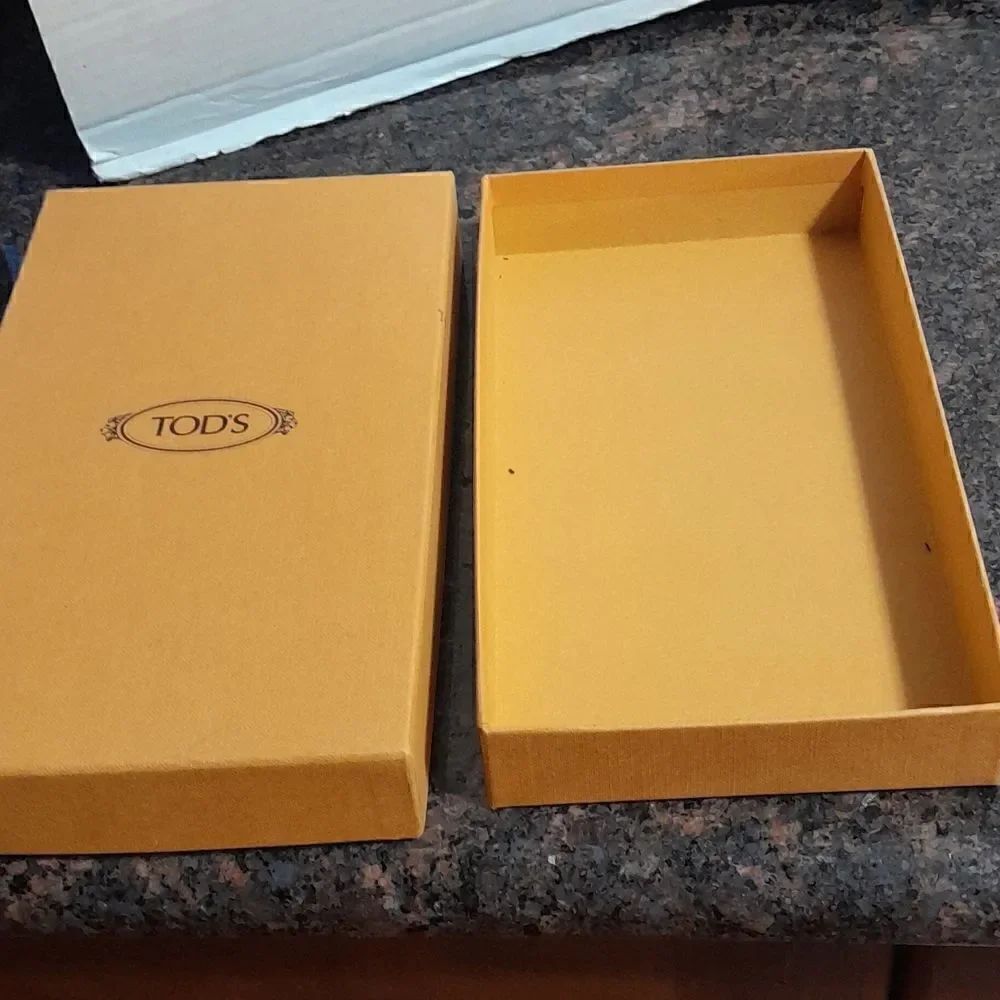 5 Tod's Boxes... 1 is "as is" - Picture 3 of 8
